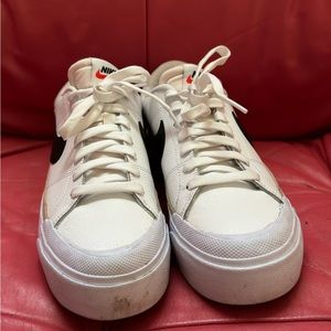 Nike court legacy lift size 9 (used)